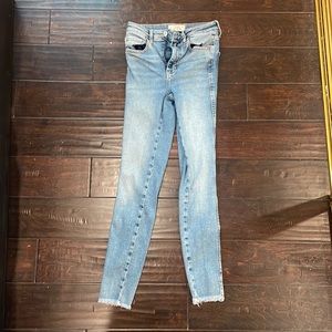 Women’s light denim skinny jeans